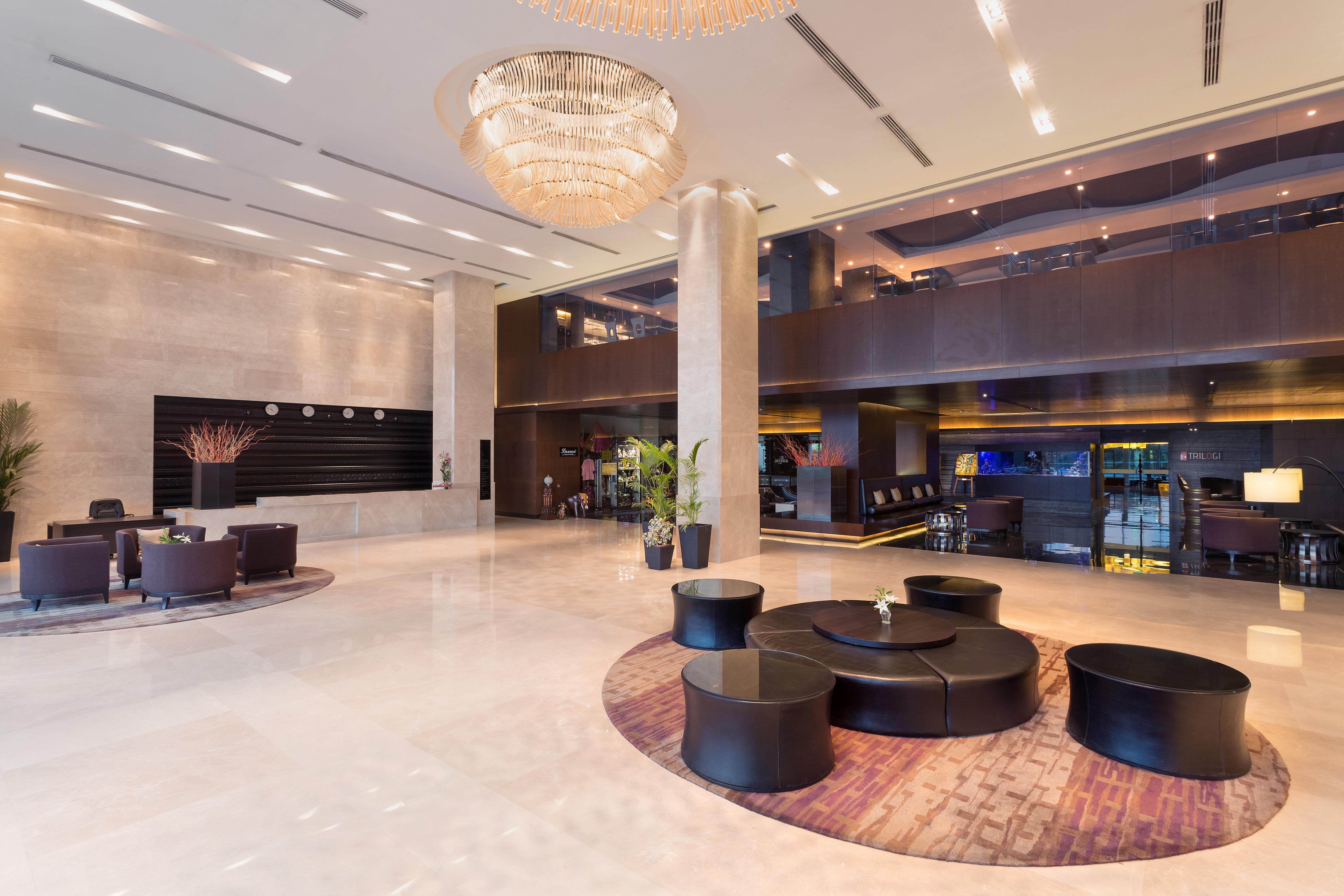 Crowne Plaza Kochi By Ihg Hotel Екстериор снимка Lobby