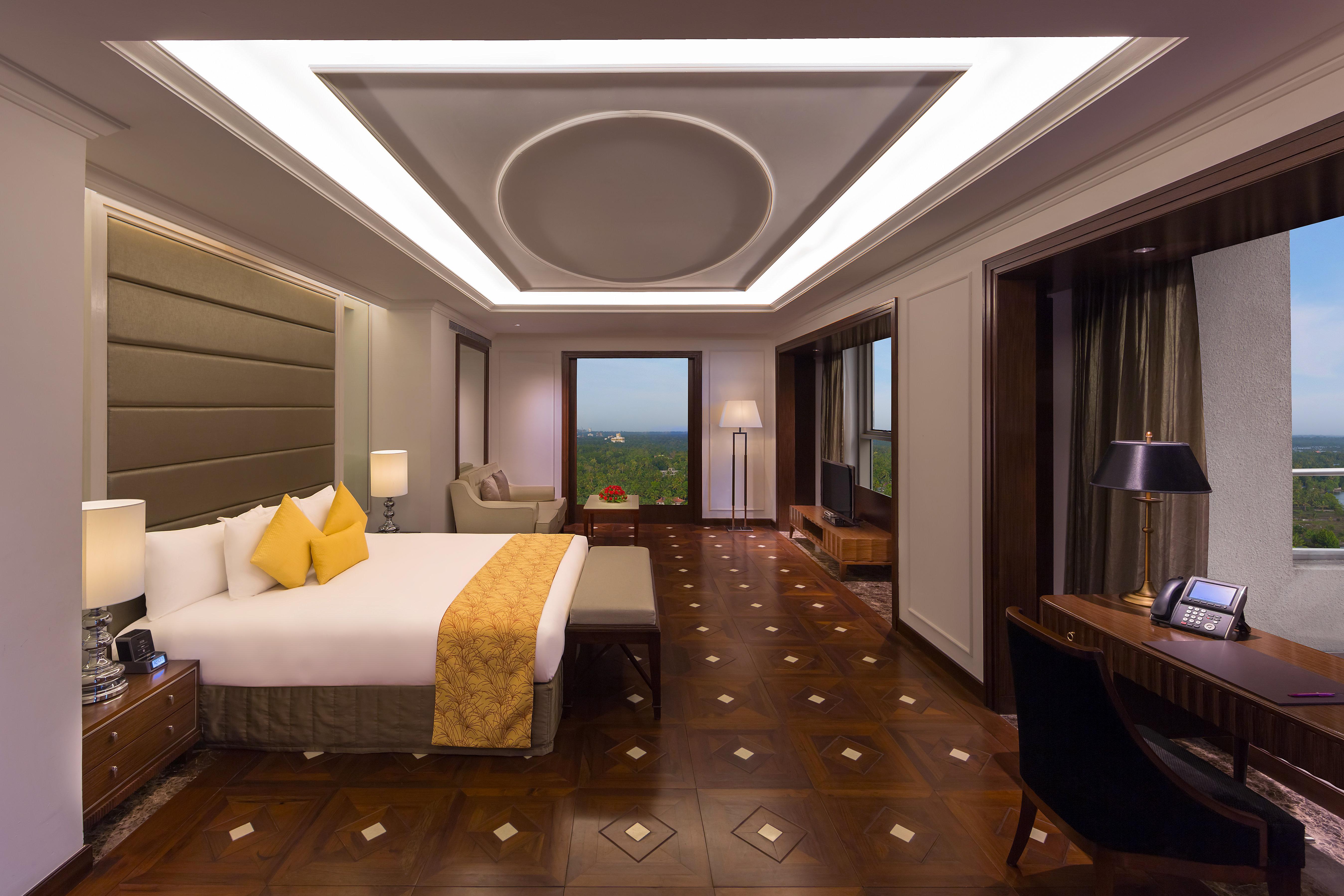 Crowne Plaza Kochi By Ihg Hotel Екстериор снимка Suite at the Taj Bengal
