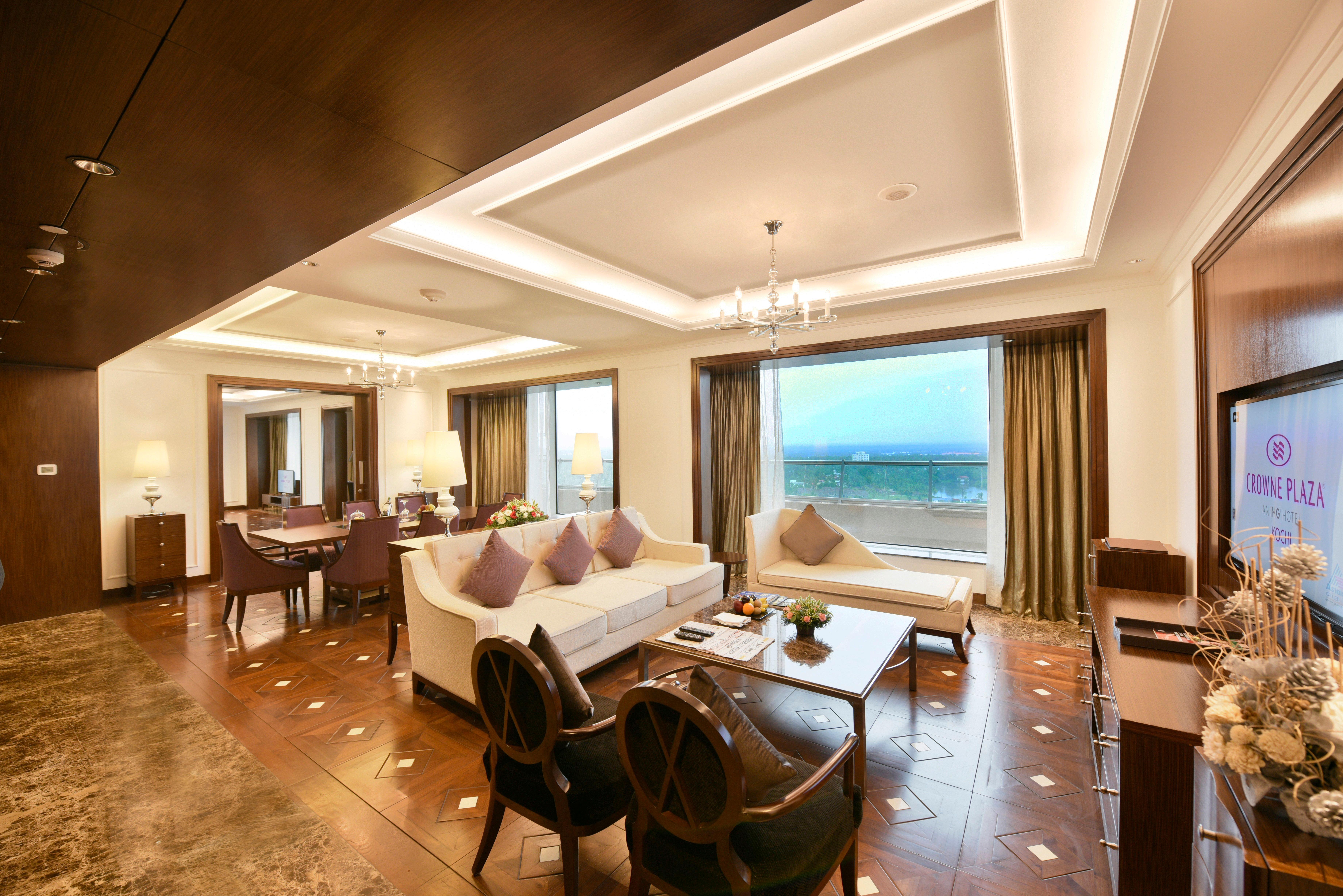 Crowne Plaza Kochi By Ihg Hotel Екстериор снимка A suite at the hotel