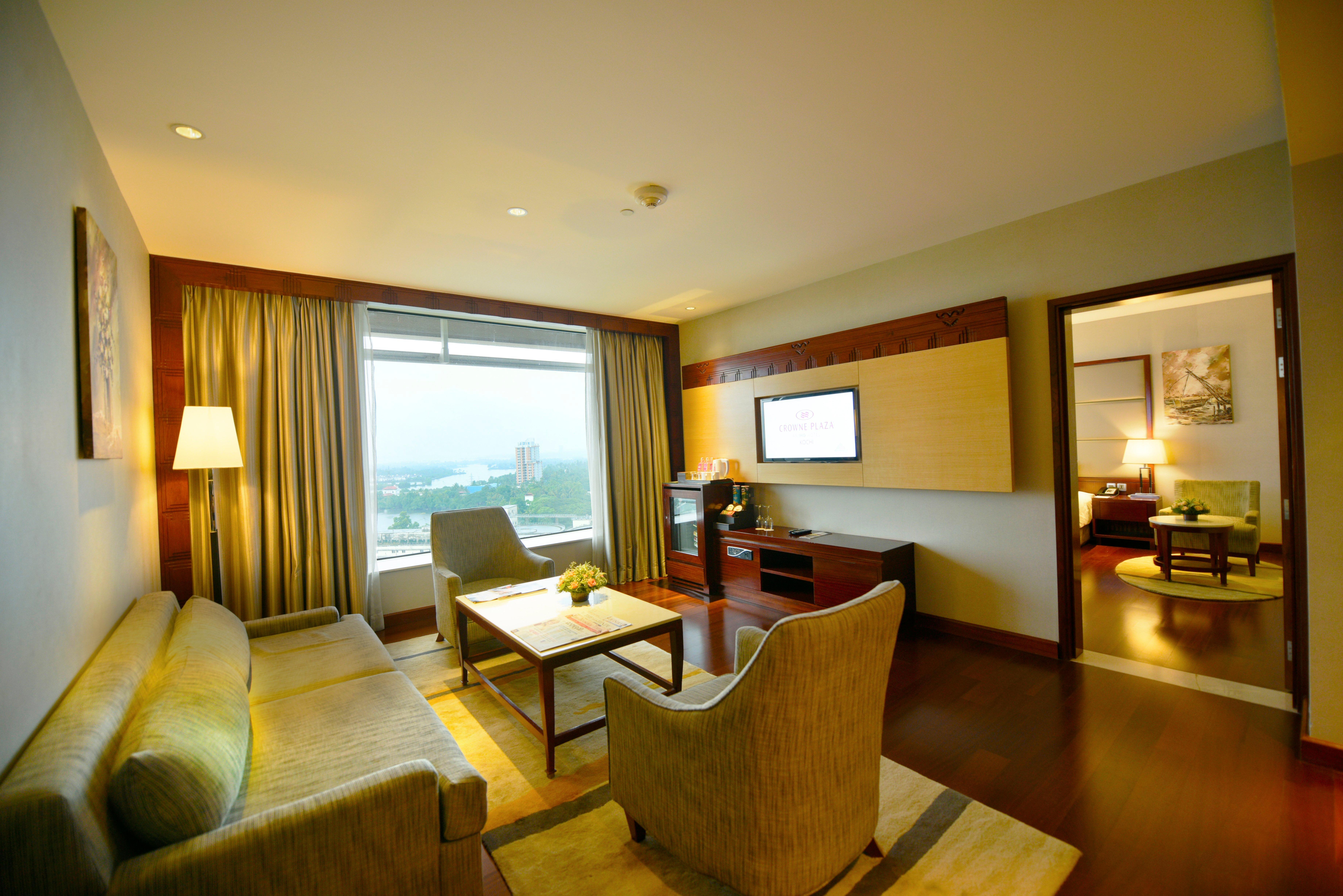 Crowne Plaza Kochi By Ihg Hotel Екстериор снимка A suite at the Taj Bengal