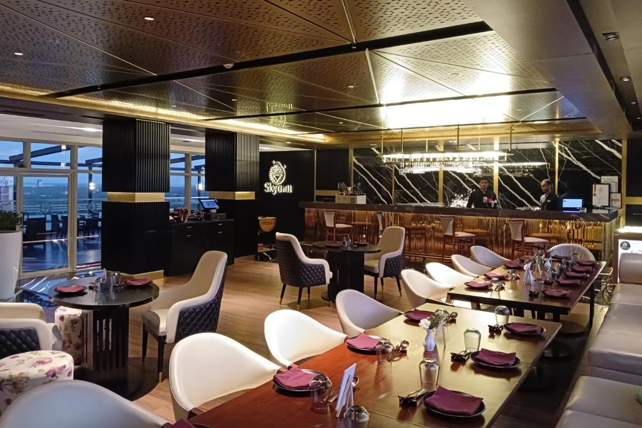 Crowne Plaza Kochi By Ihg Hotel Екстериор снимка The interior of the lounge