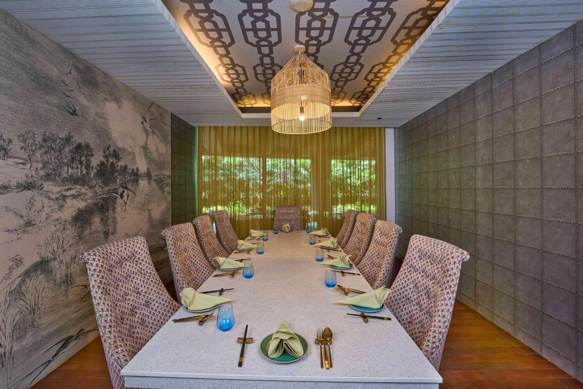Crowne Plaza Kochi By Ihg Hotel Екстериор снимка The interior of the restaurant