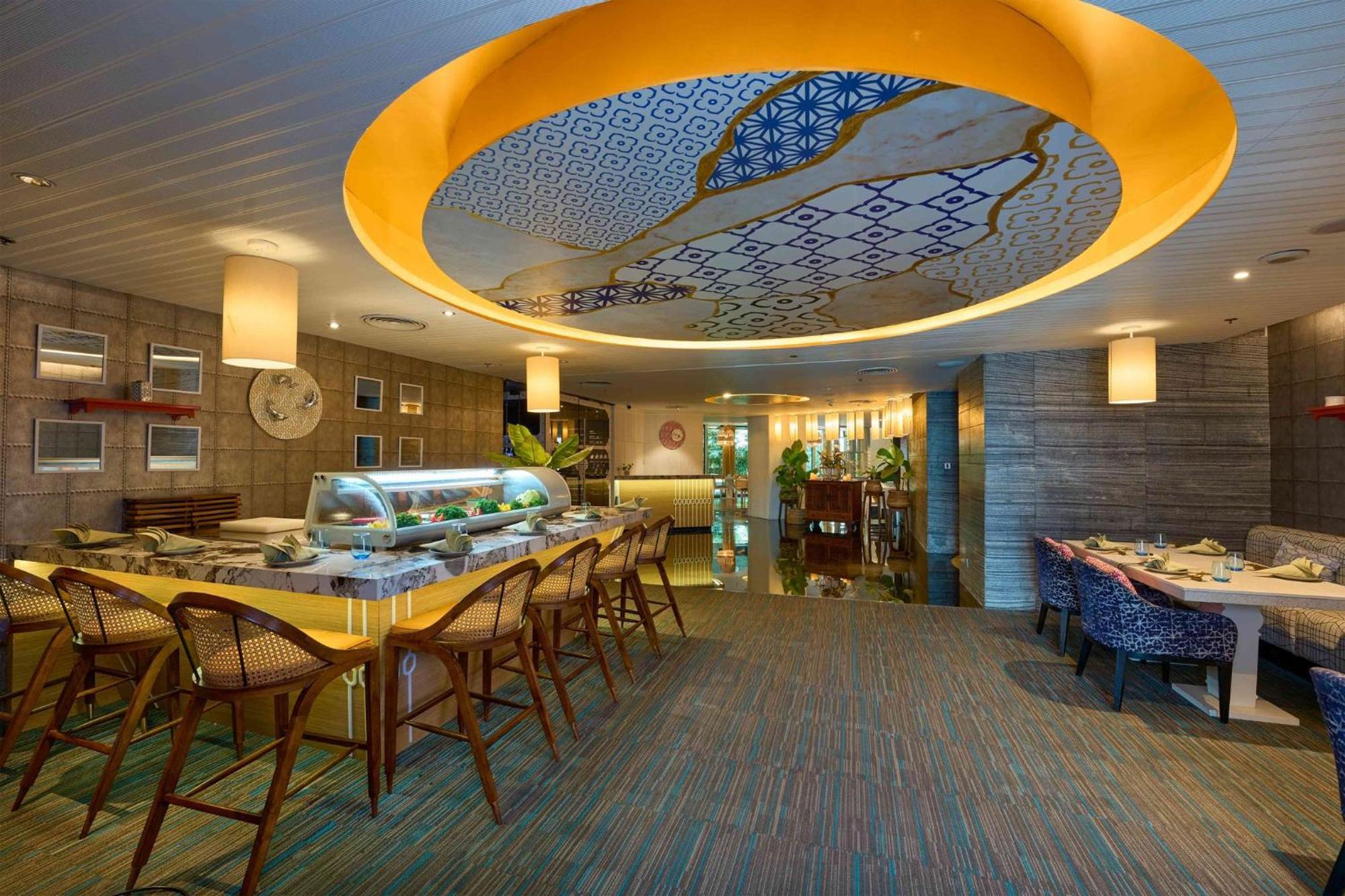 Crowne Plaza Kochi By Ihg Hotel Екстериор снимка The restaurant