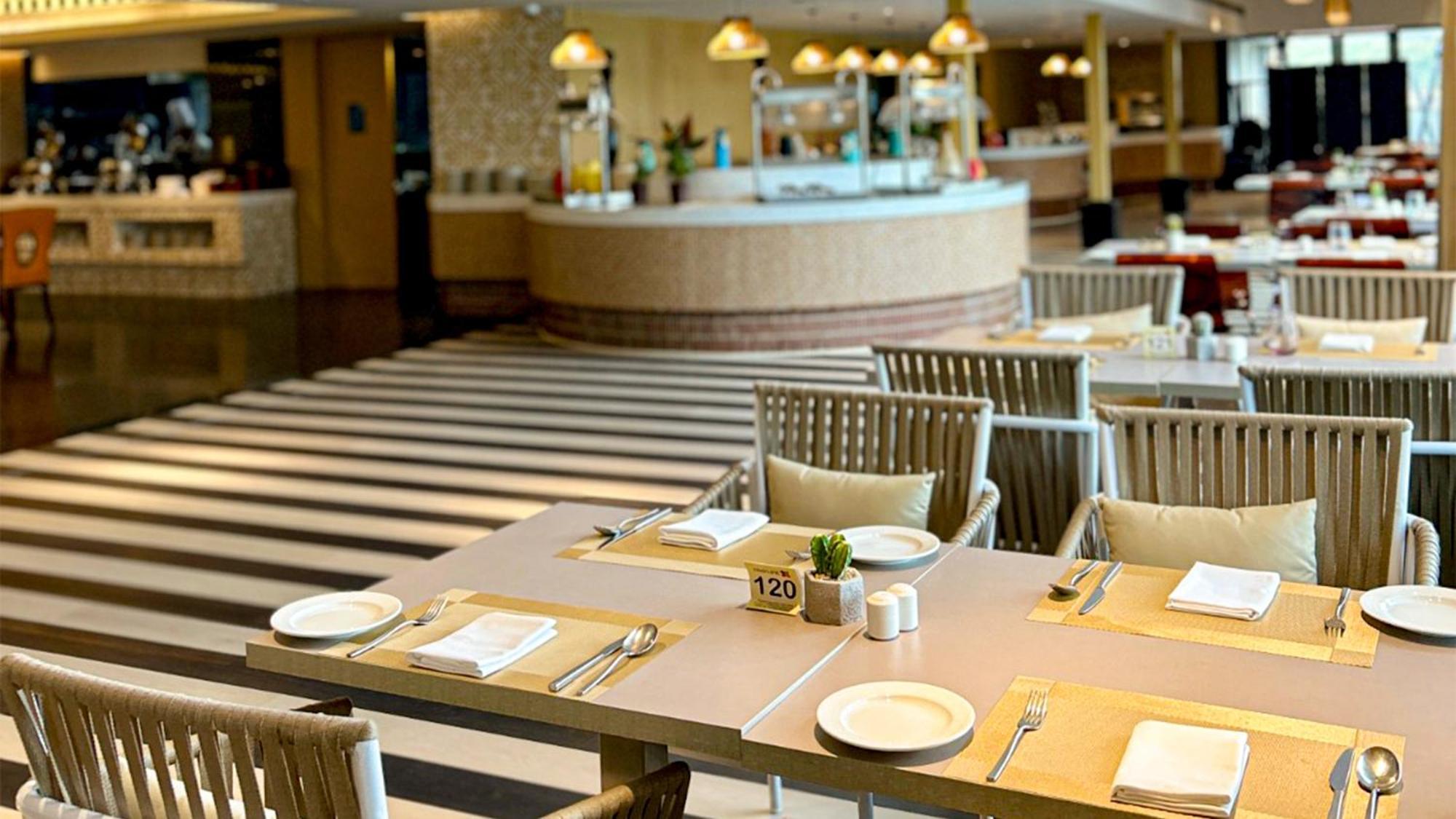 Crowne Plaza Kochi By Ihg Hotel Екстериор снимка The restaurant